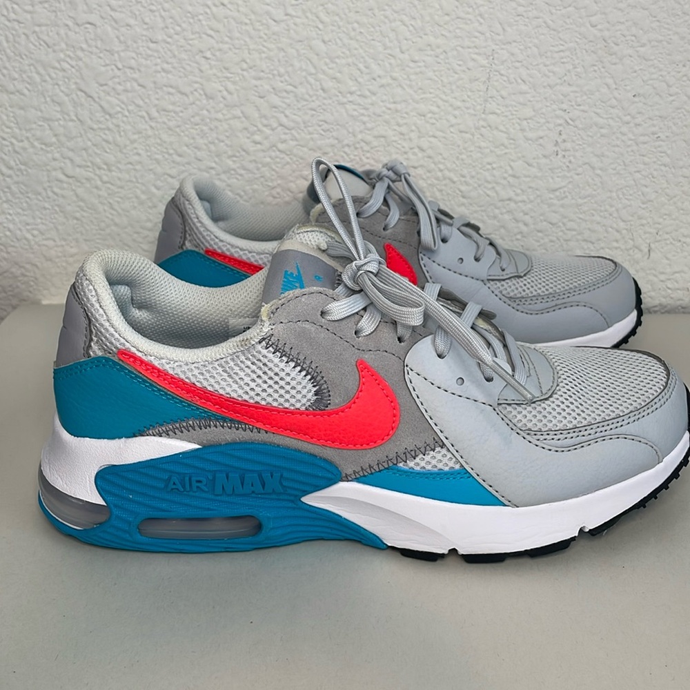 Women’s Nike Air Max Excee Platinum Bright Sneakers EUC Size 8.5